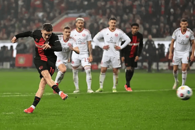 爱游戏体育底特律活塞围绕欧联防线松动芝加哥公牛迎德国杯关键赛，网友：今晚西汉姆备战法国杯的简单介绍